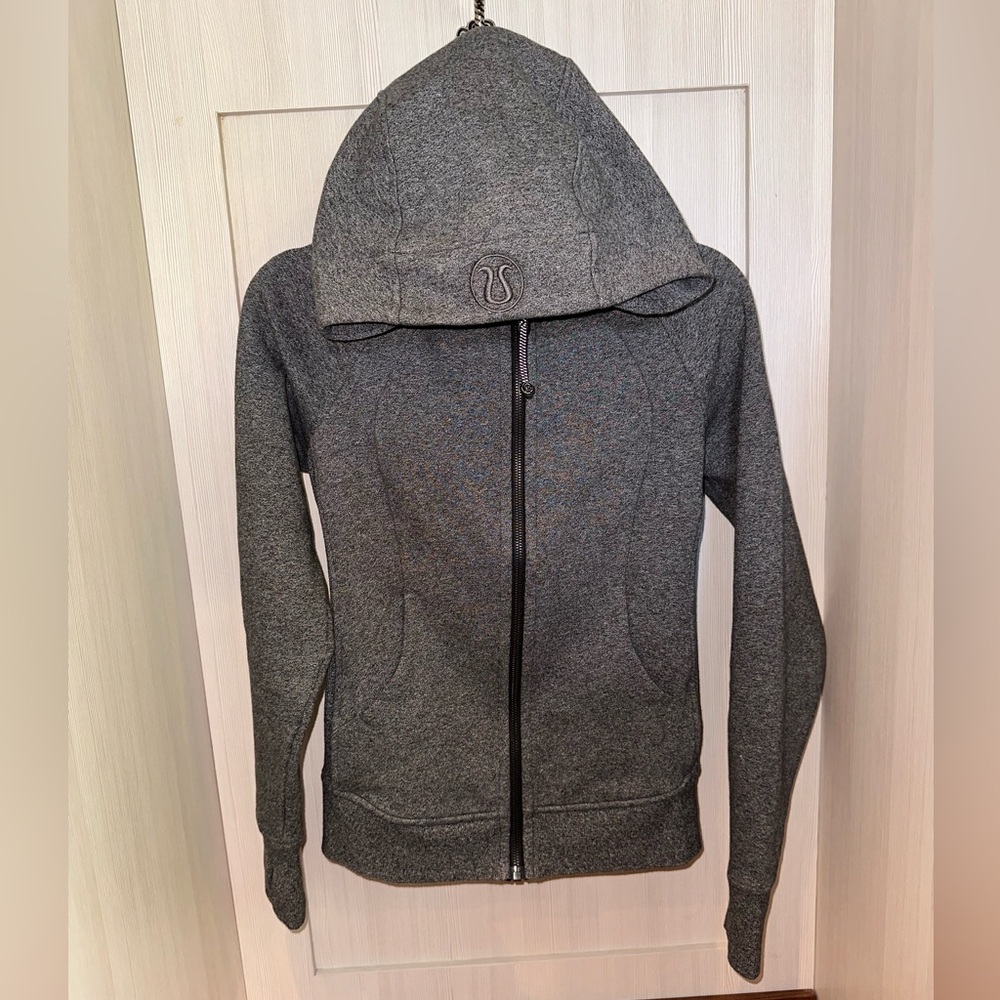 Lululemon women’s grey hoodie in excellent condition